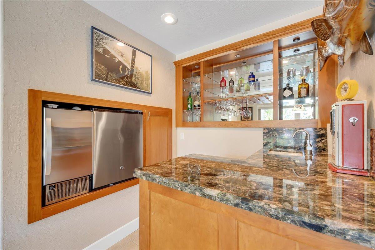 421 Sanguinetti Dr, Copperopolis, CA 95228