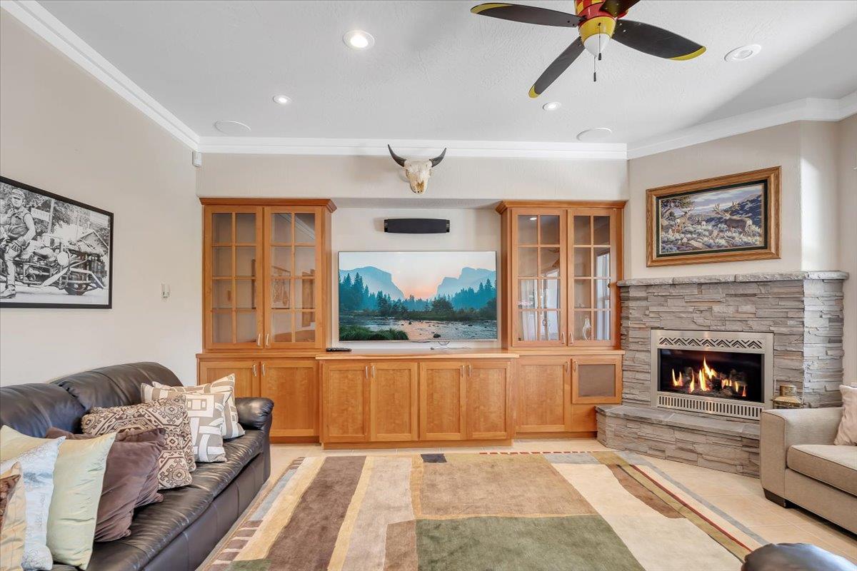421 Sanguinetti Dr, Copperopolis, CA 95228