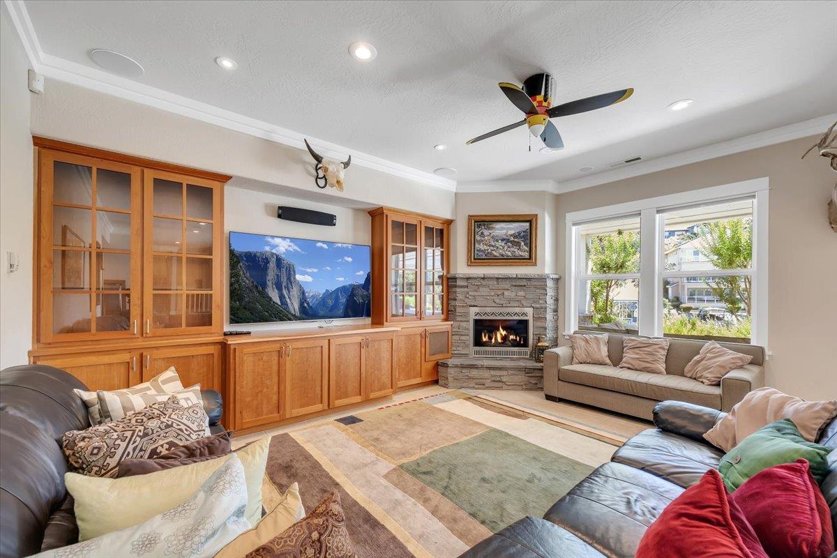 421 Sanguinetti Dr, Copperopolis, CA 95228