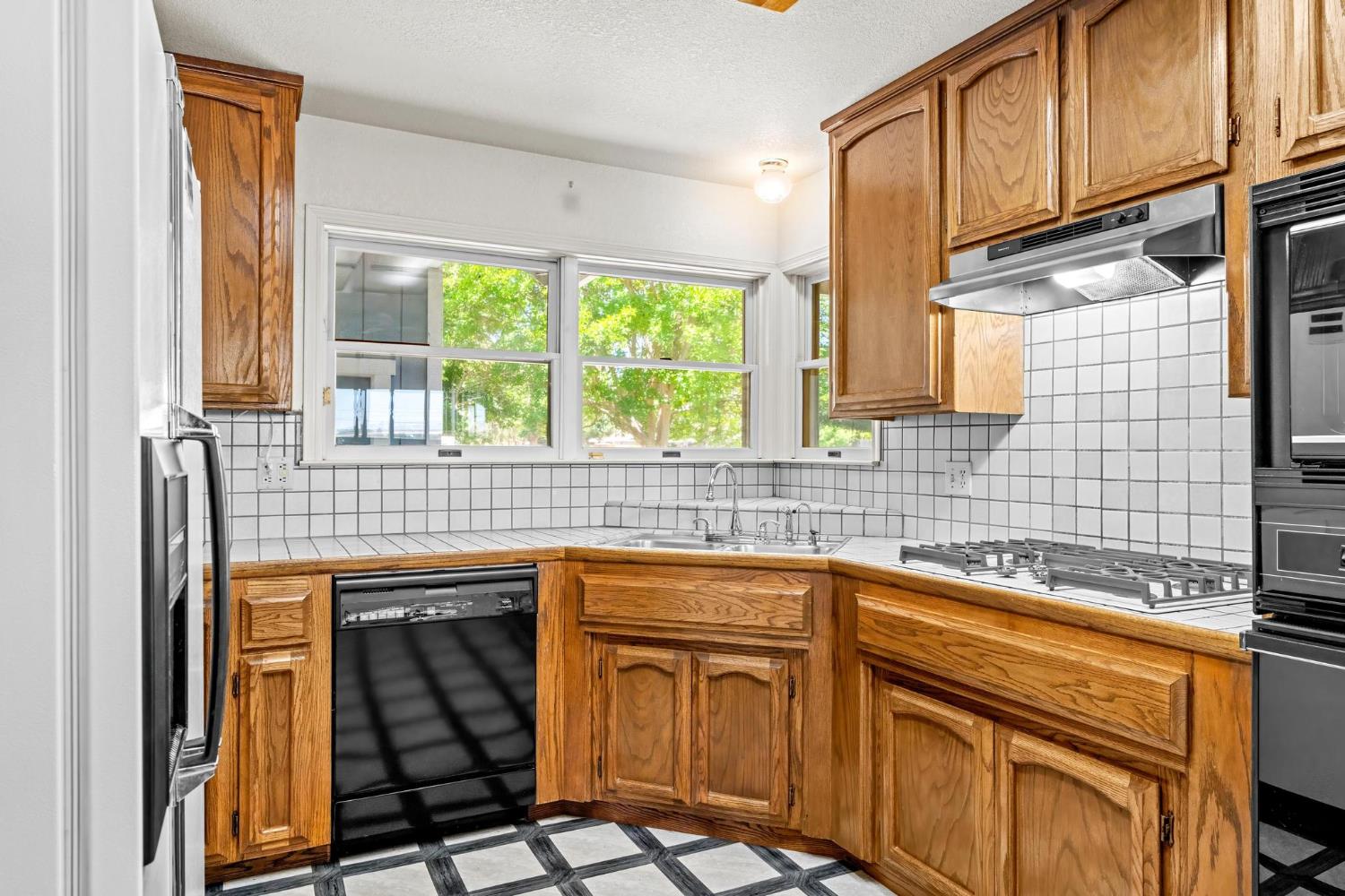 10012 Plaza De Oro Dr, Oakdale, CA 95361