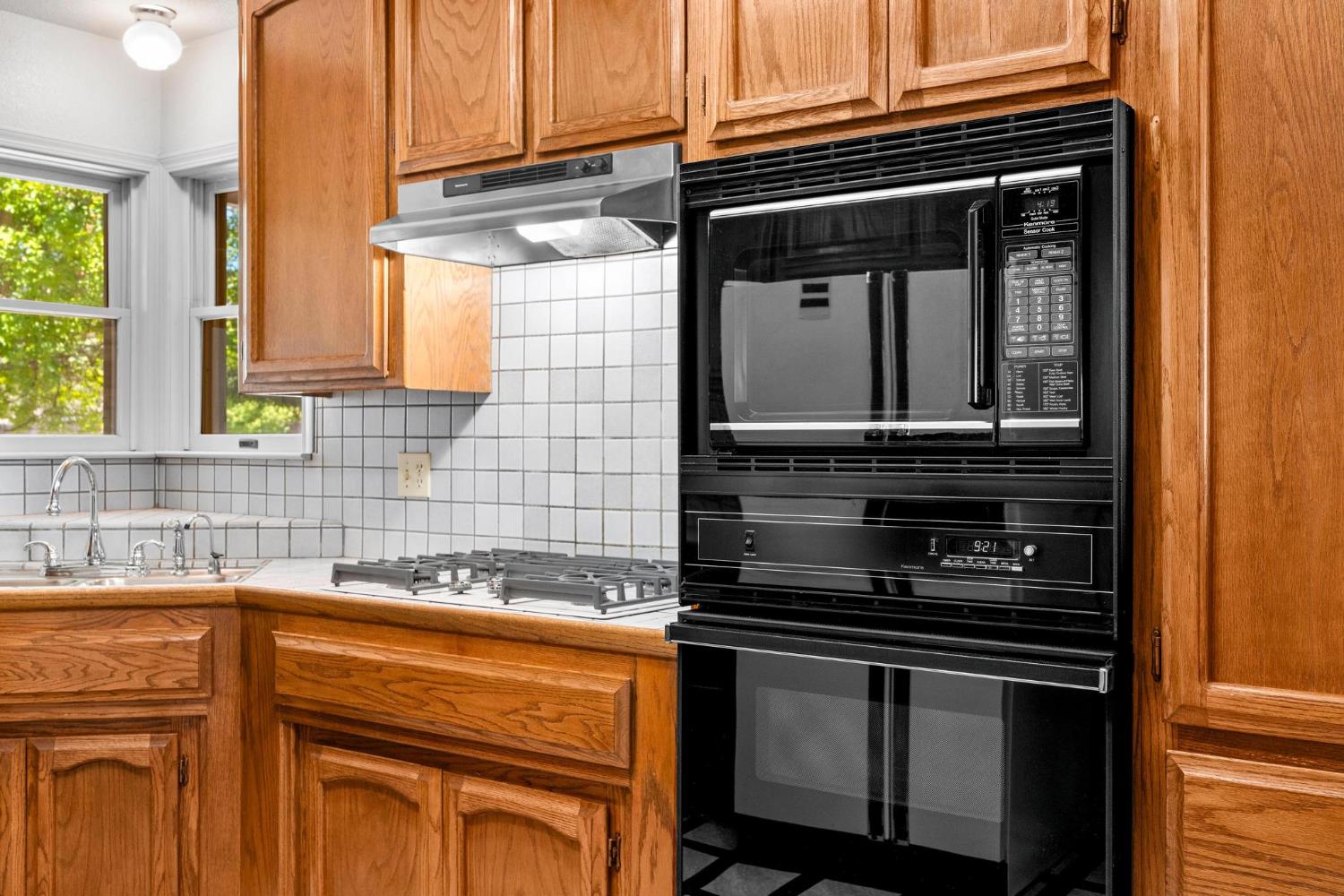 10012 Plaza De Oro Dr, Oakdale, CA 95361