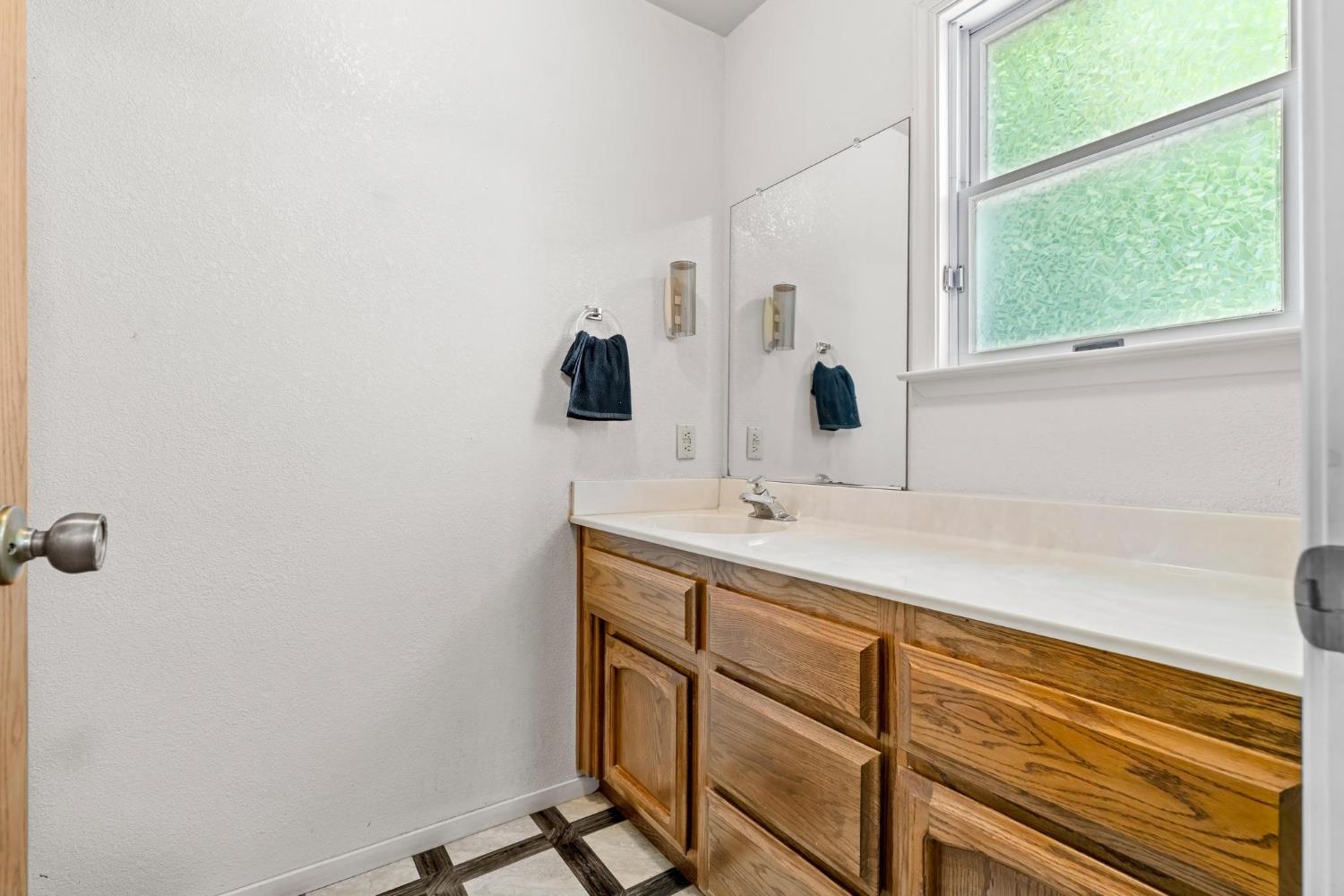 10012 Plaza De Oro Dr, Oakdale, CA 95361