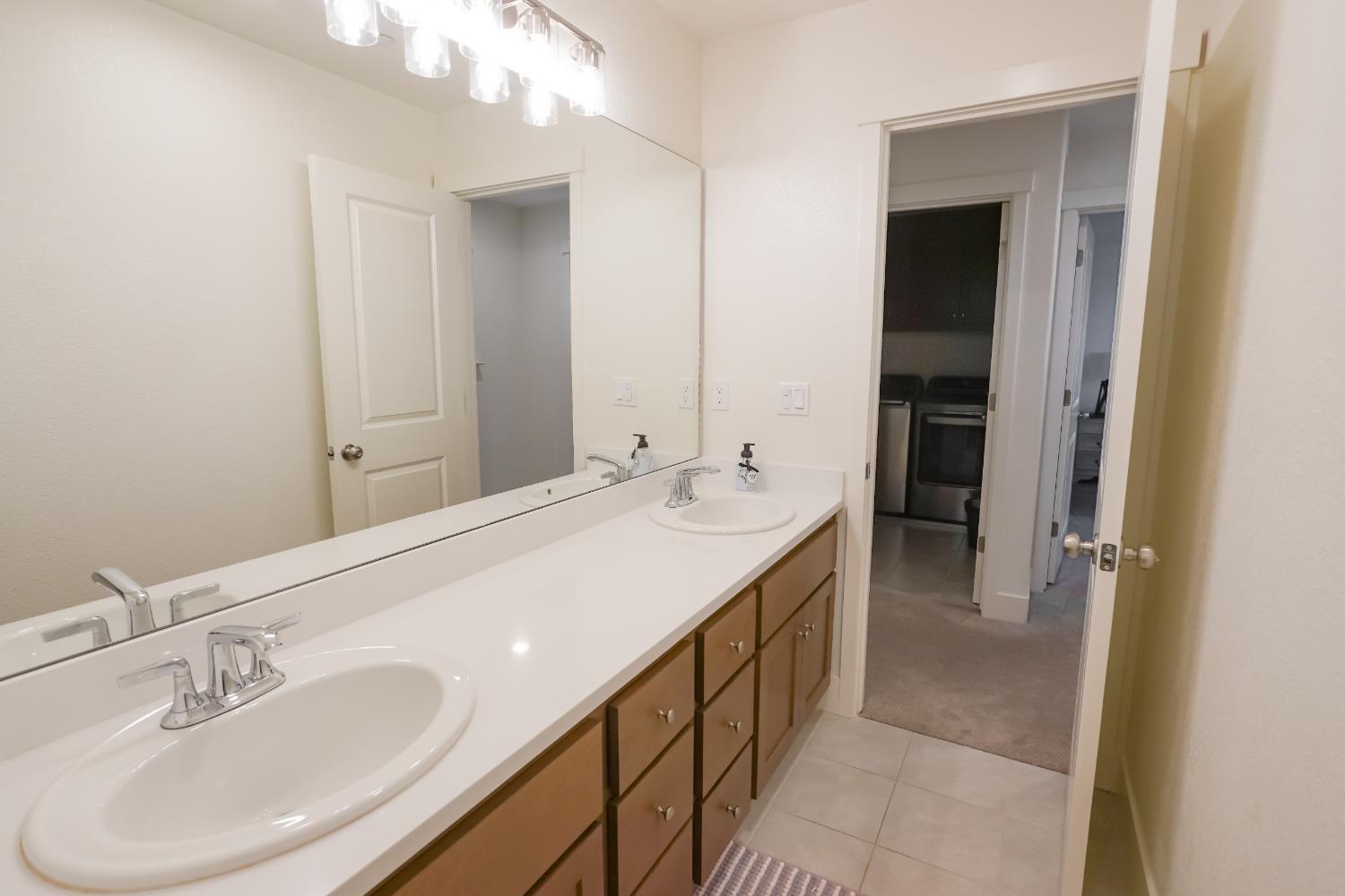 1862 Cobblefield Lane, Los Banos, CA 93635