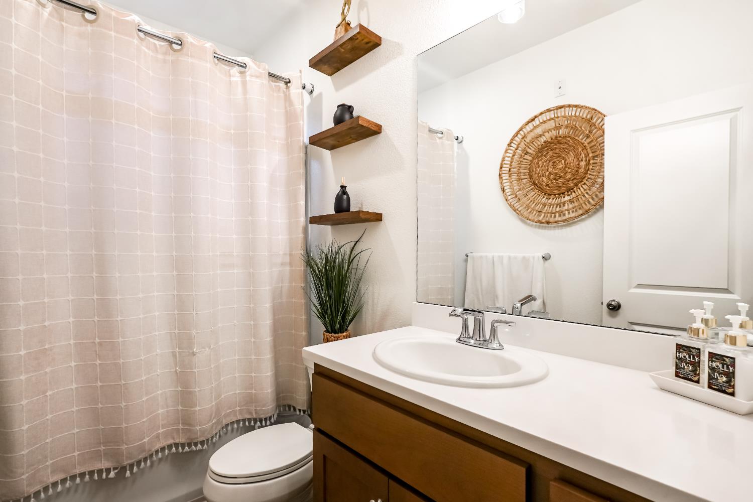 1862 Cobblefield Lane, Los Banos, CA 93635
