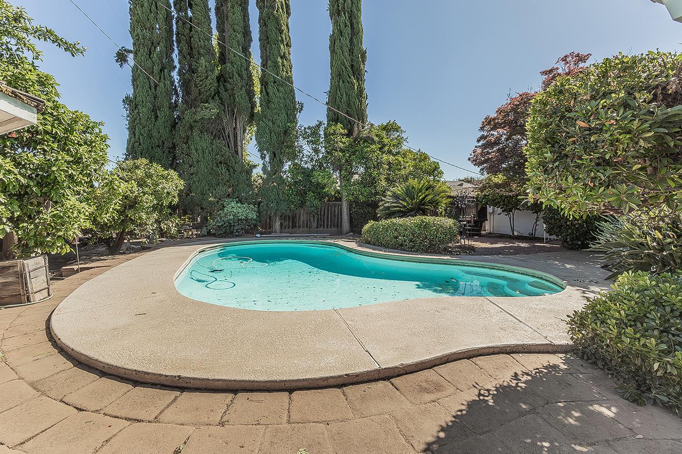 6326 N Bergeron Ave, Fresno, CA 93704