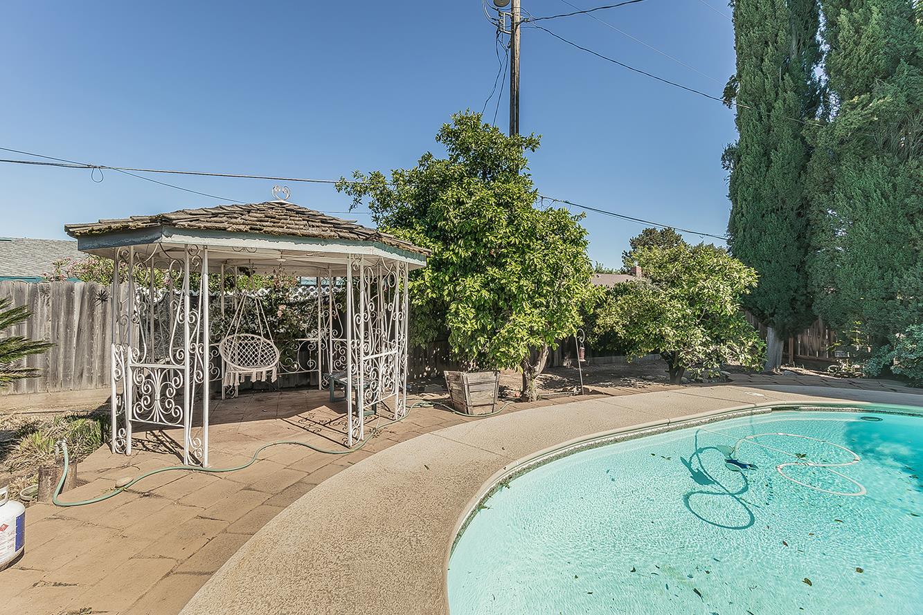 6326 N Bergeron Ave, Fresno, CA 93704