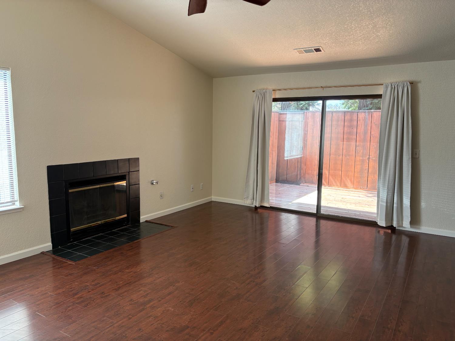 1108 Cedar Creek Dr #4, Modesto, CA 95355