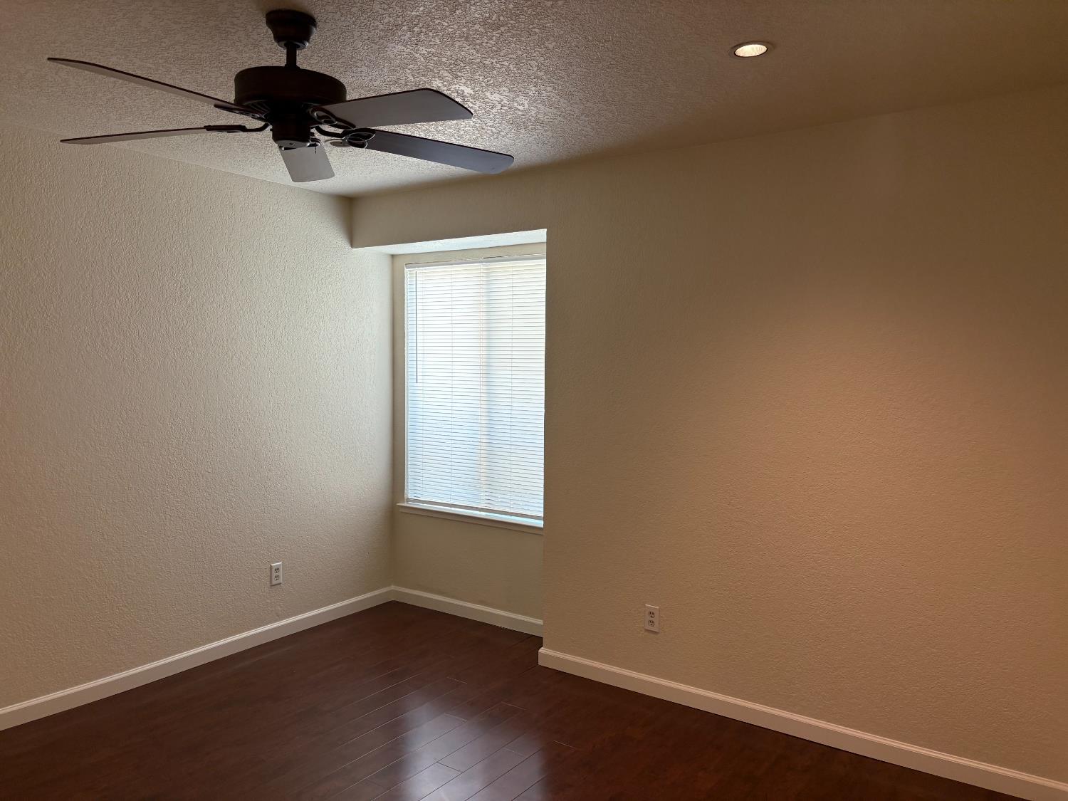 1108 Cedar Creek Dr #4, Modesto, CA 95355