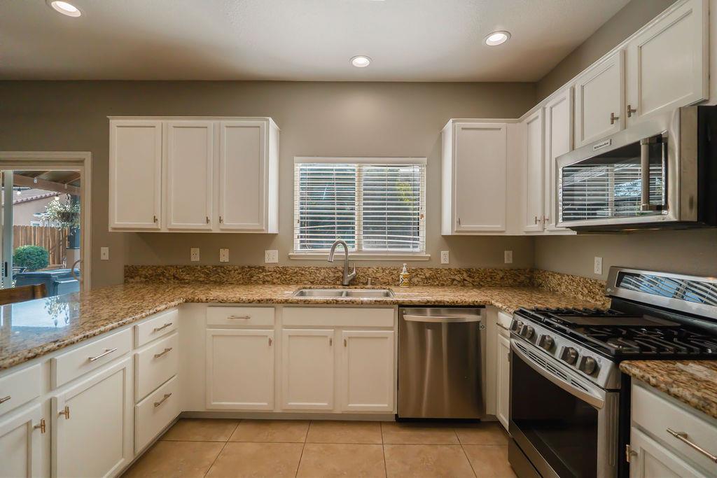 2521 Jubilee Dr, Turlock, CA 95380
