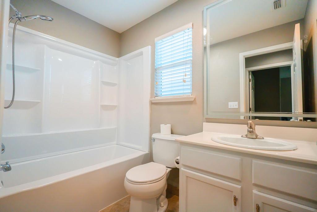 2521 Jubilee Dr, Turlock, CA 95380