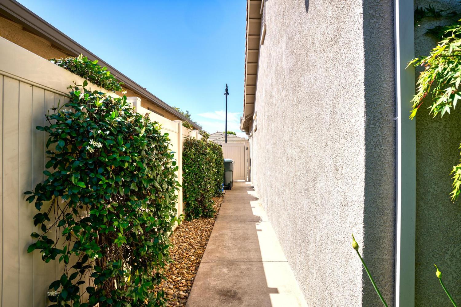 1449 Carriage House, Manteca, CA 95336
