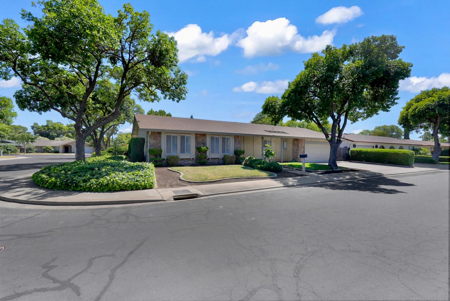2720 Harvest Rd, Modesto, CA 95355