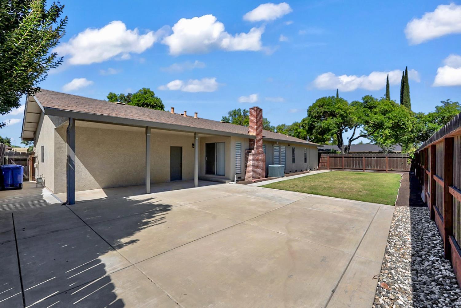 2720 Harvest Rd, Modesto, CA 95355