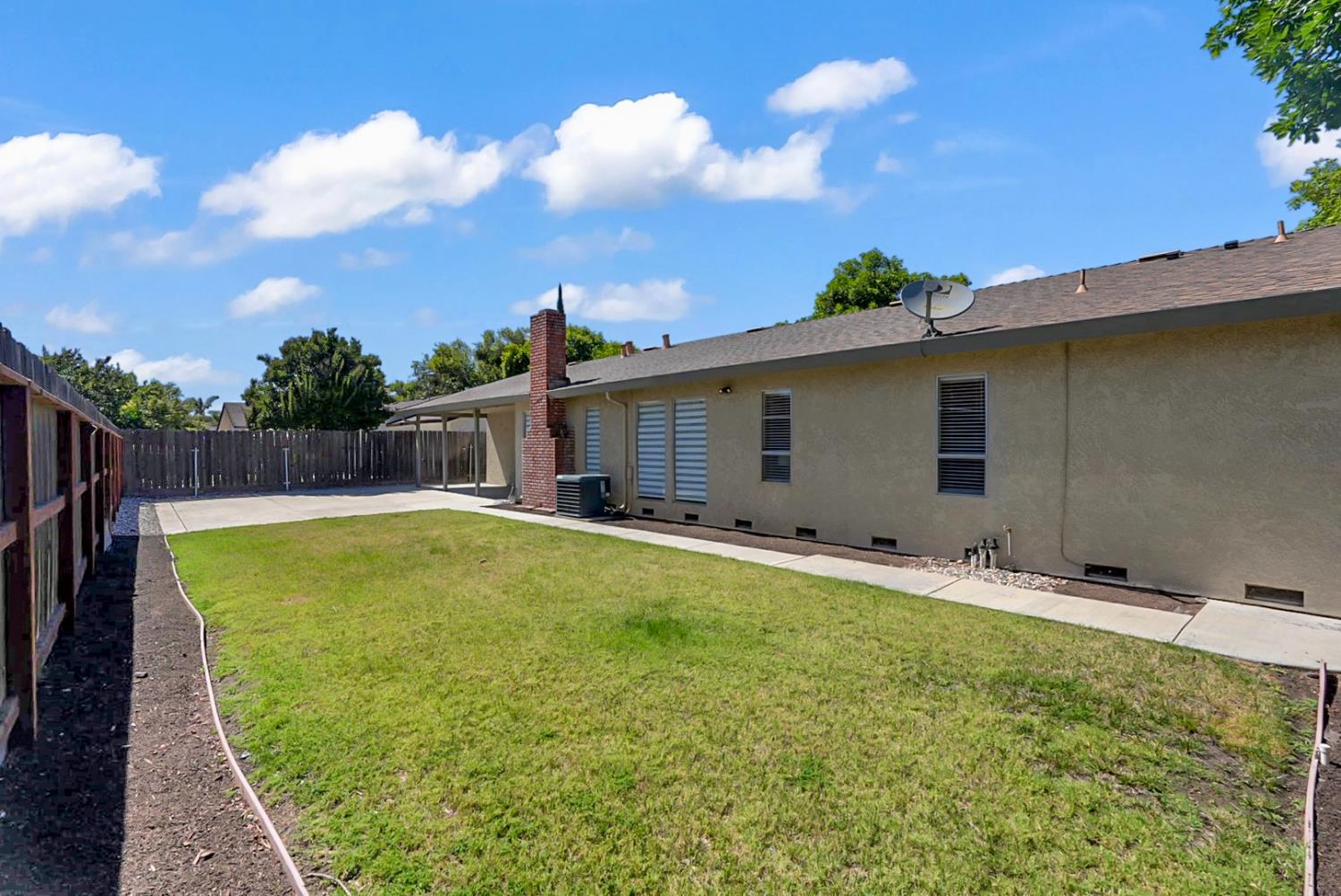 2720 Harvest Rd, Modesto, CA 95355