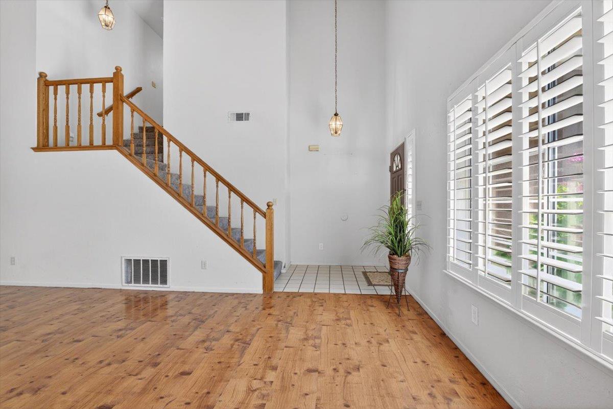 294 New Ct, Oakdale, CA 95361