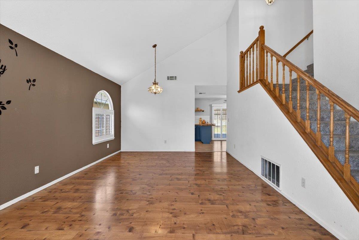 294 New Ct, Oakdale, CA 95361