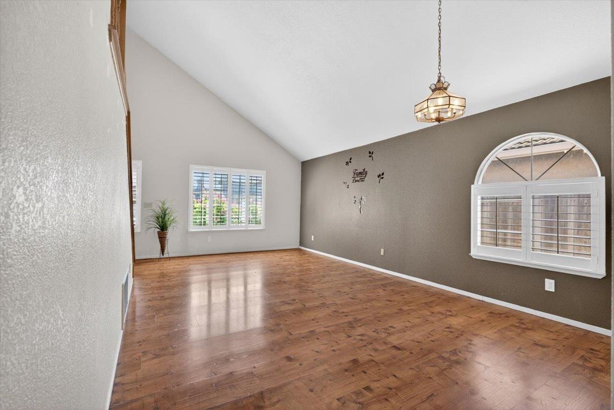 294 New Ct, Oakdale, CA 95361