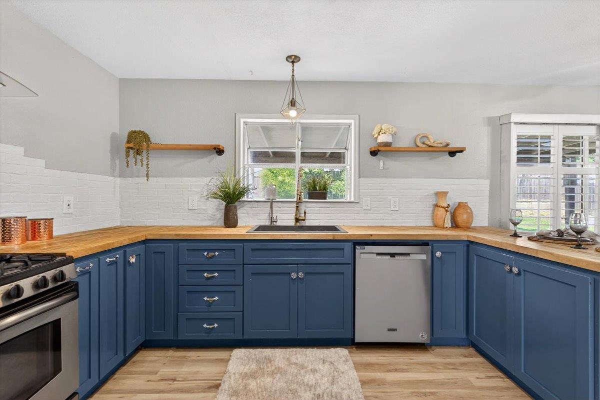 294 New Ct, Oakdale, CA 95361