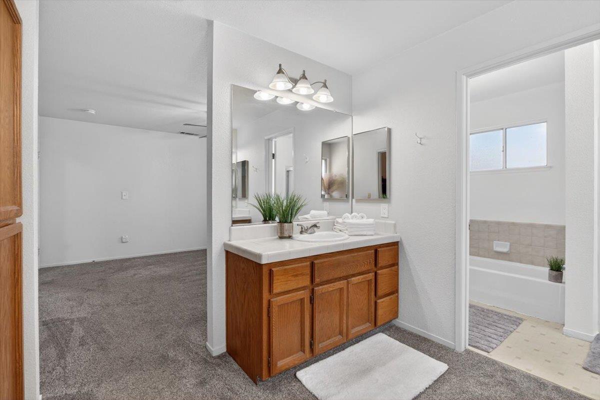 294 New Ct, Oakdale, CA 95361
