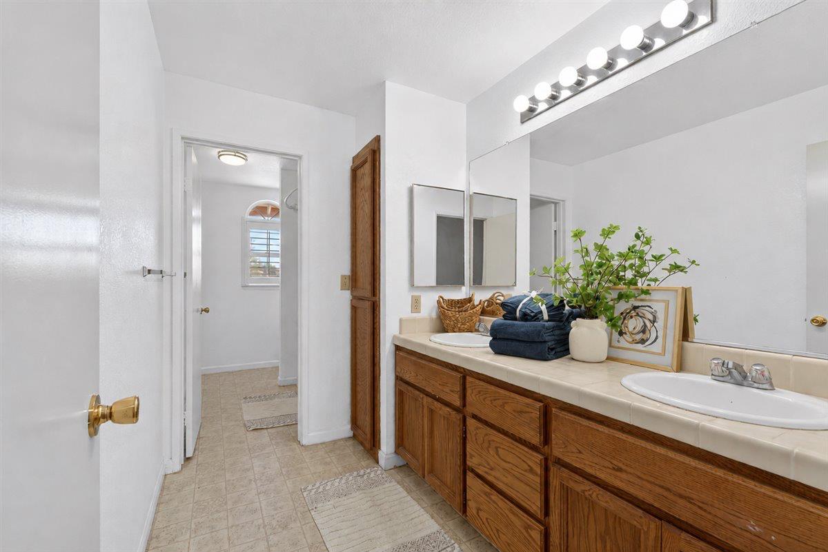 294 New Ct, Oakdale, CA 95361