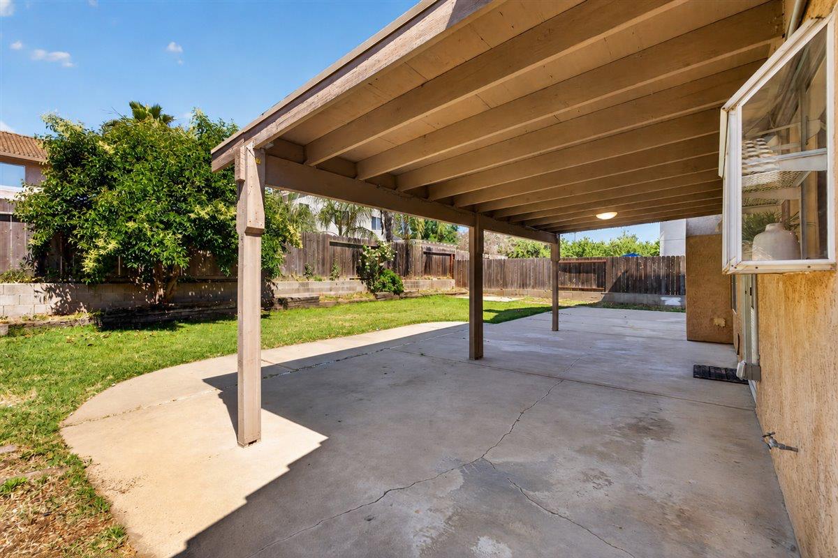 294 New Ct, Oakdale, CA 95361