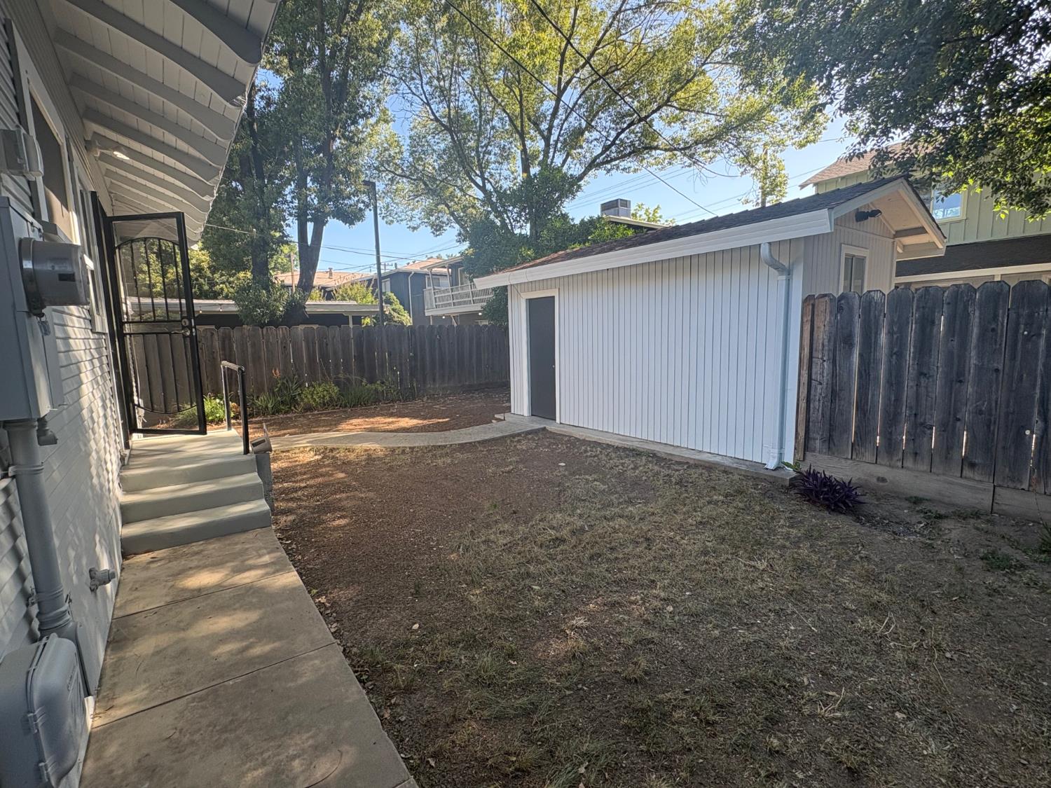 422 Sycamore Ave, Modesto, CA 95354