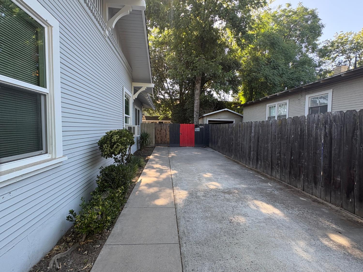 422 Sycamore Ave, Modesto, CA 95354