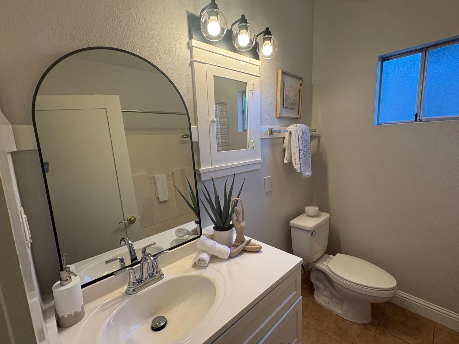 422 Sycamore Ave, Modesto, CA 95354