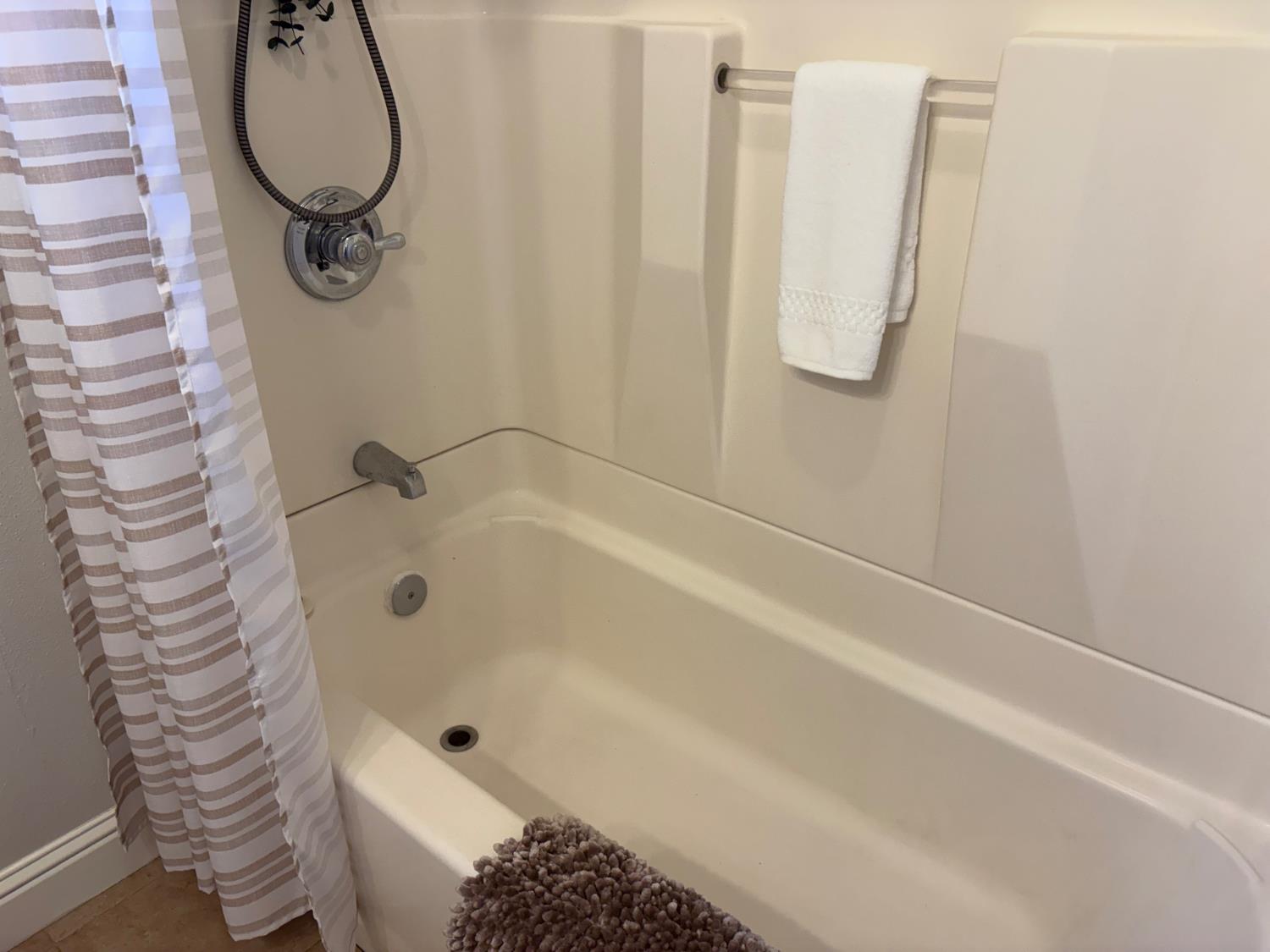 422 Sycamore Ave, Modesto, CA 95354