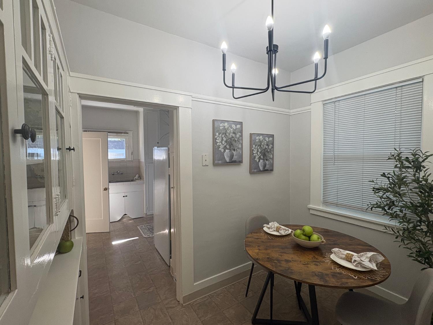 422 Sycamore Ave, Modesto, CA 95354