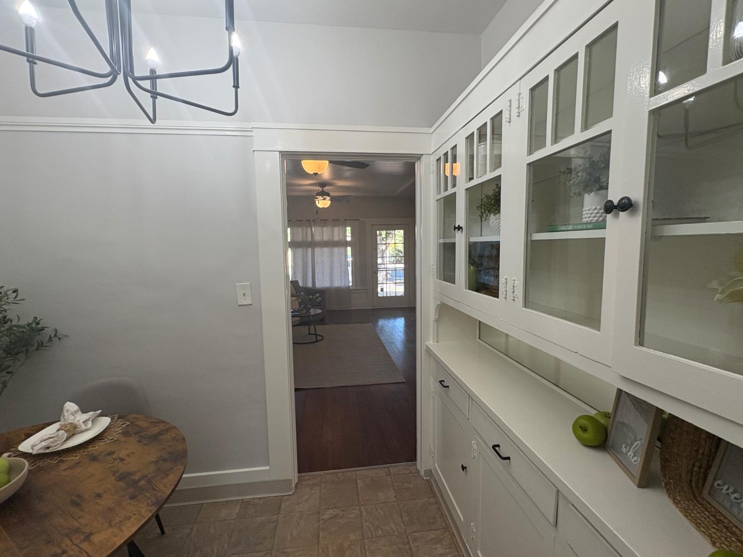 422 Sycamore Ave, Modesto, CA 95354
