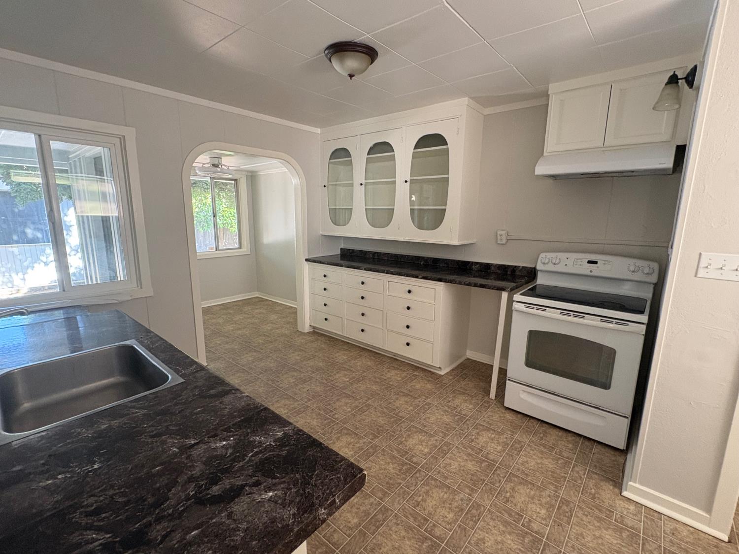 422 Sycamore Ave, Modesto, CA 95354