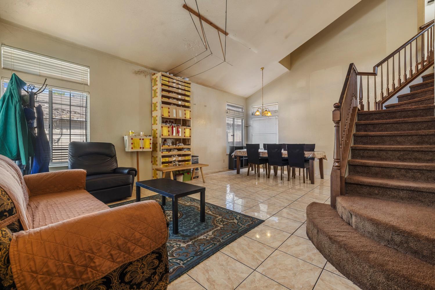 916 Fall River Dr, Modesto, CA 95351
