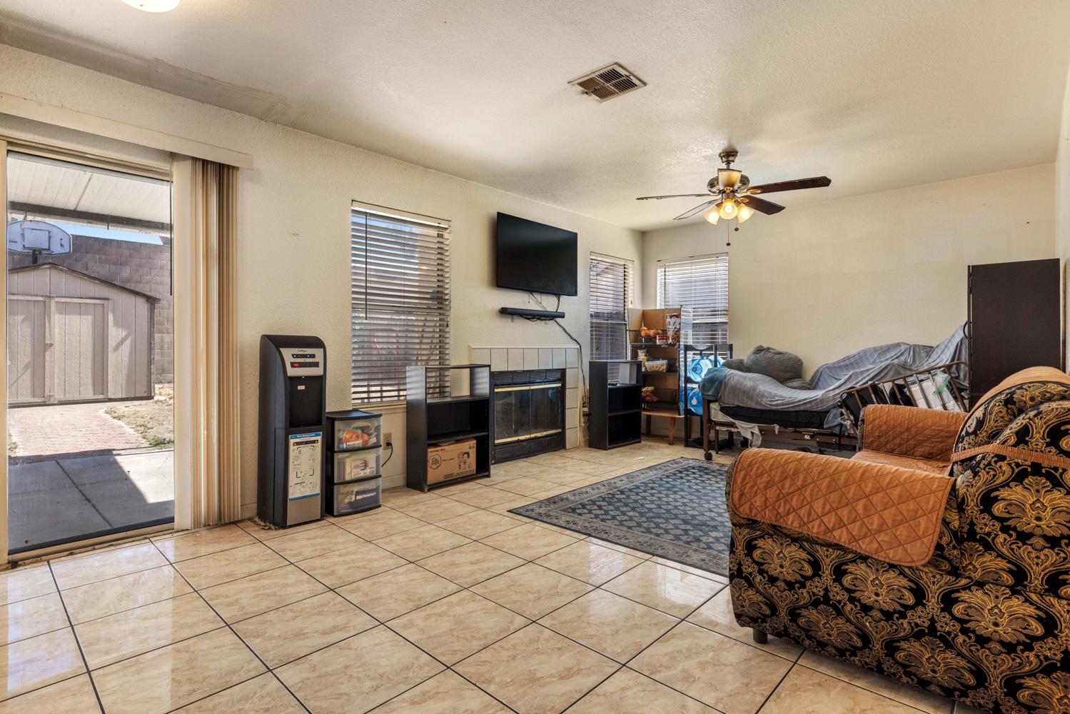 916 Fall River Dr, Modesto, CA 95351