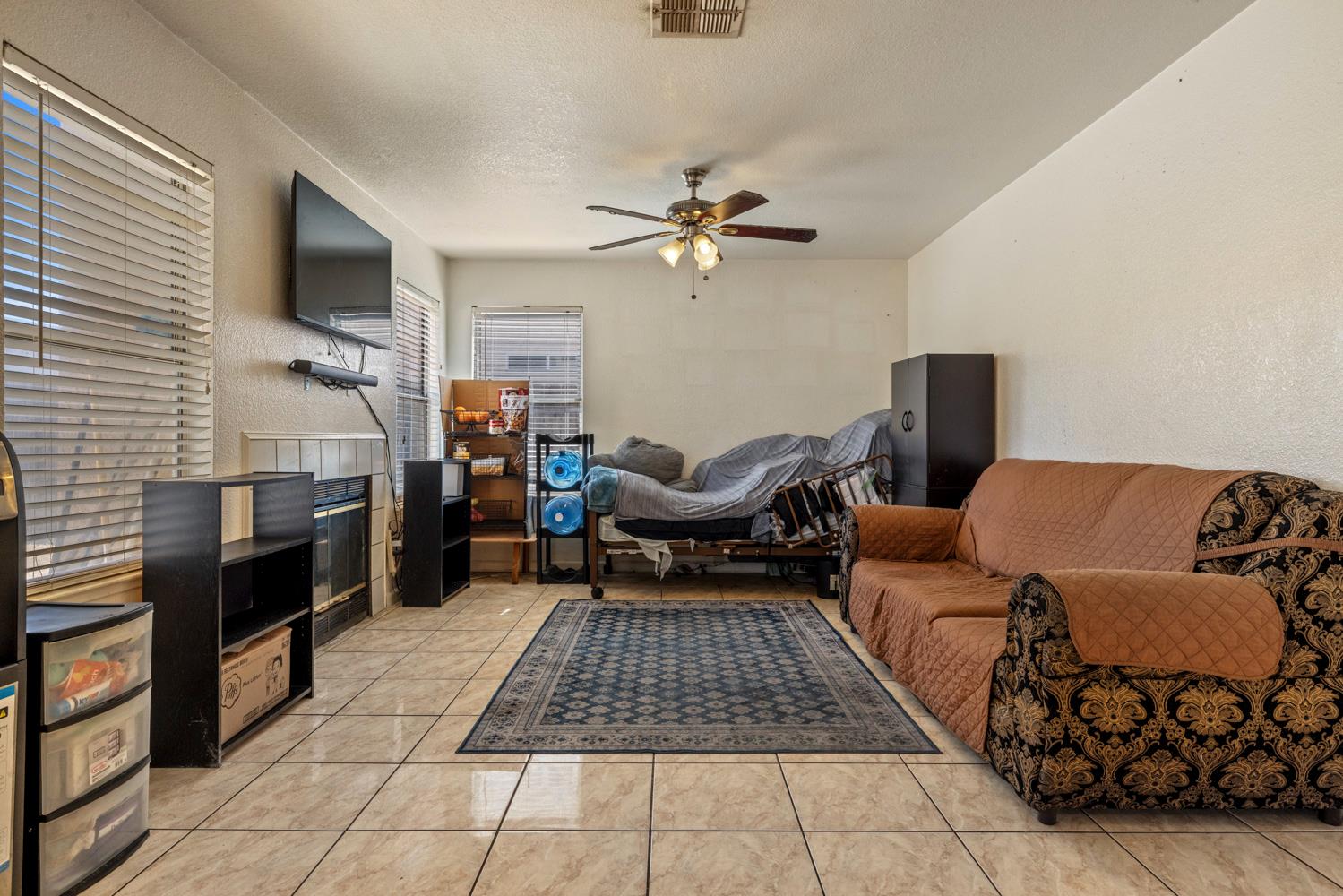 916 Fall River Dr, Modesto, CA 95351