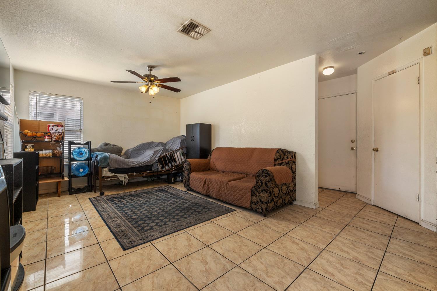 916 Fall River Dr, Modesto, CA 95351