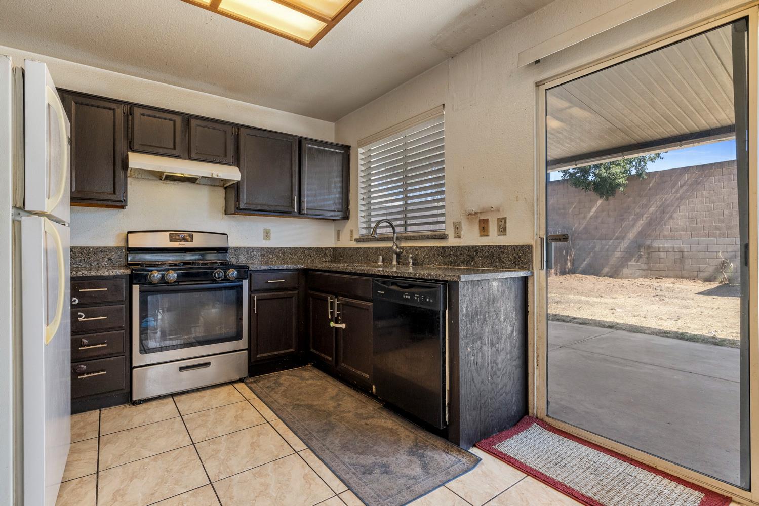 916 Fall River Dr, Modesto, CA 95351