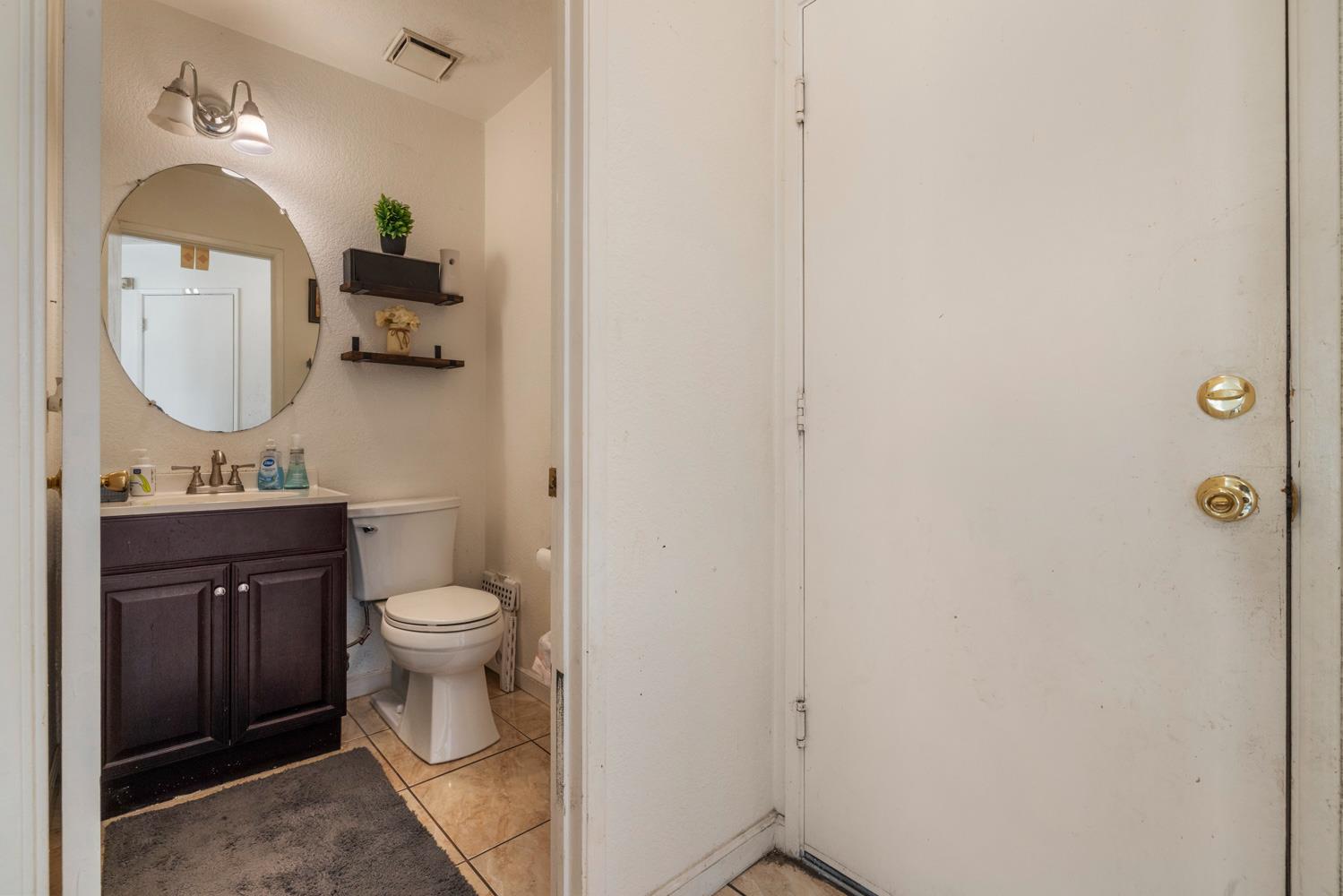 916 Fall River Dr, Modesto, CA 95351