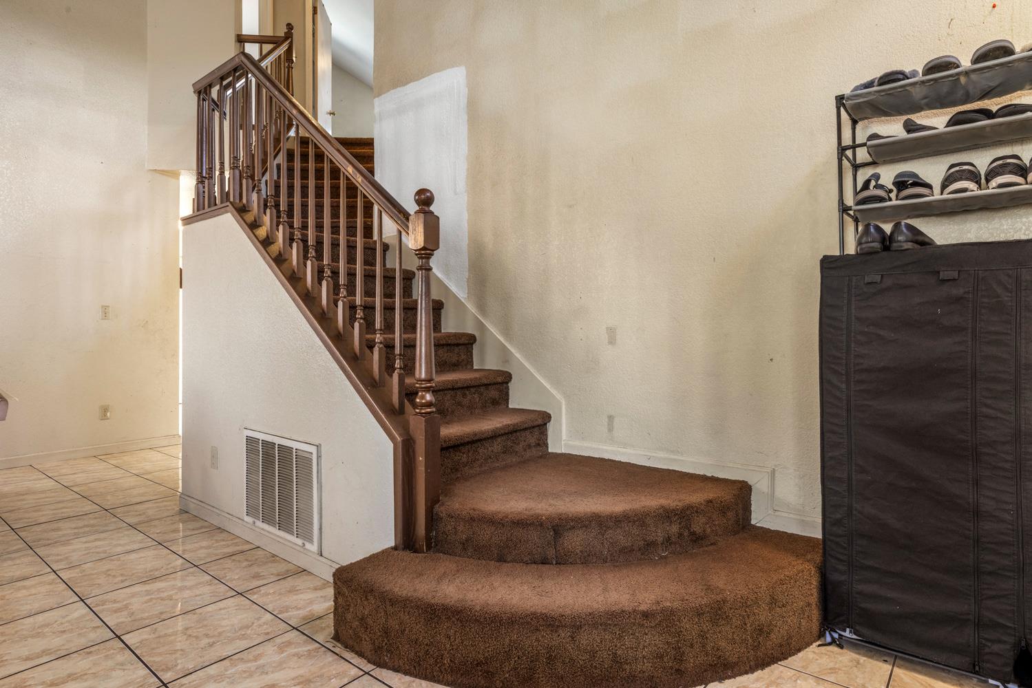 916 Fall River Dr, Modesto, CA 95351