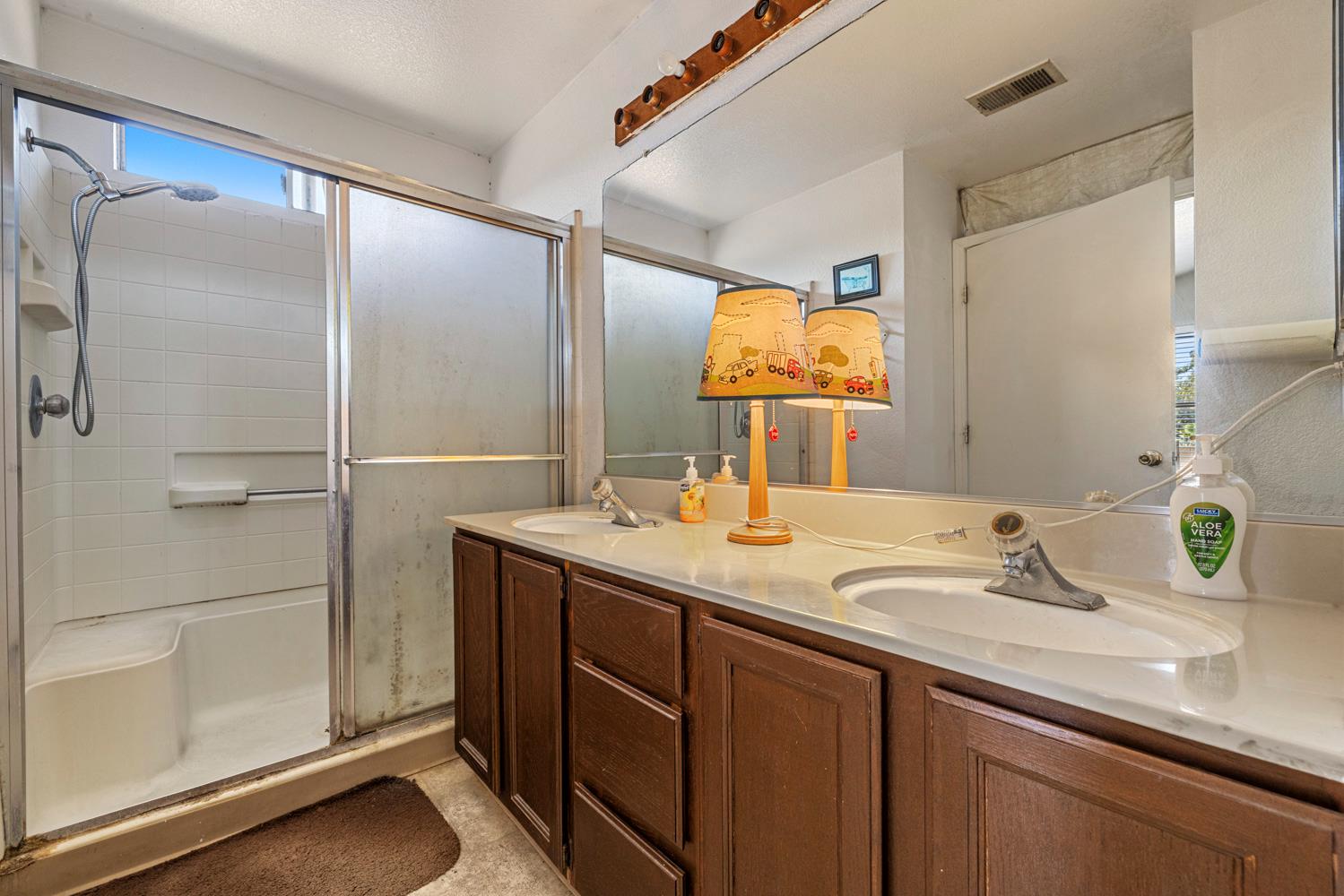 916 Fall River Dr, Modesto, CA 95351