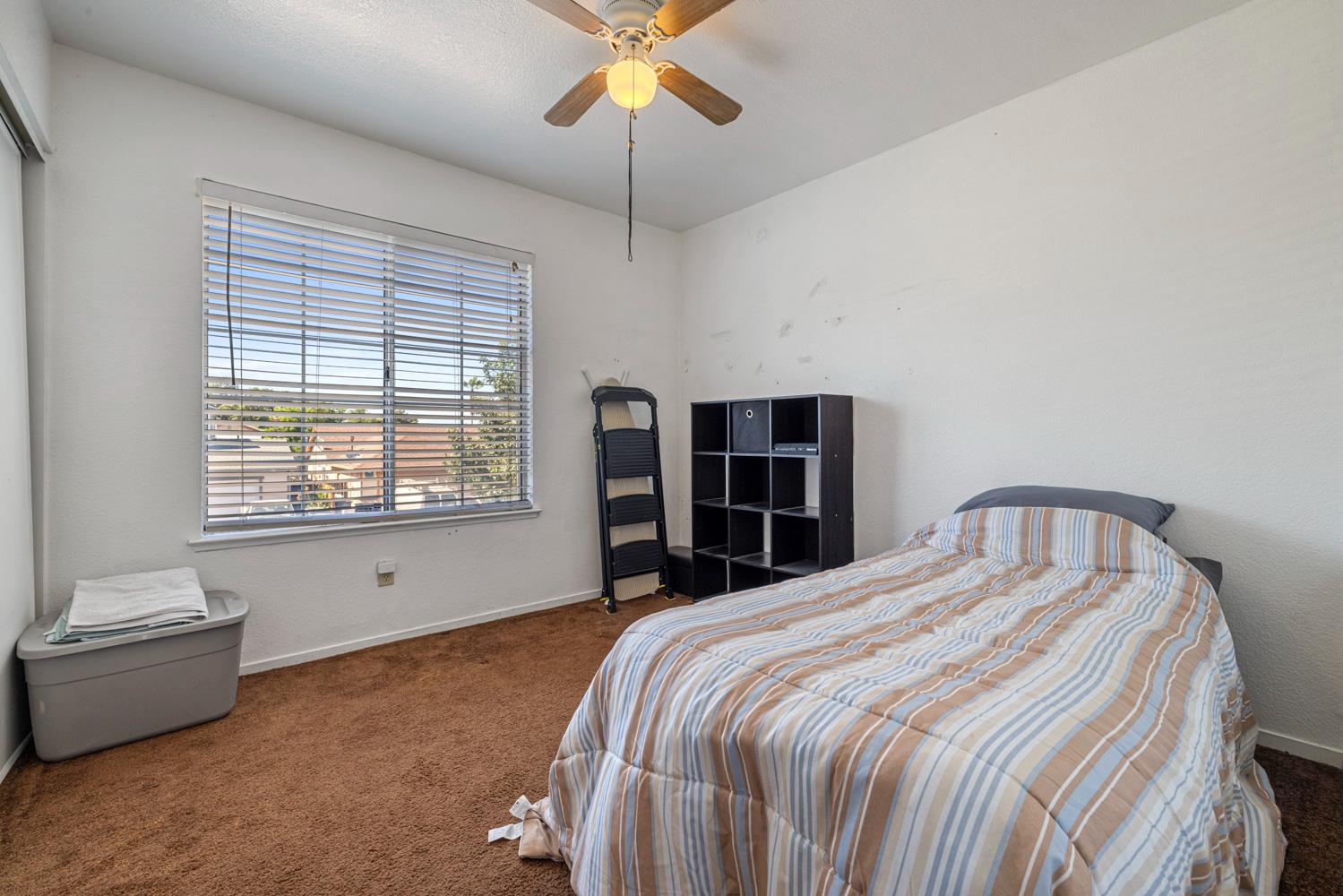 916 Fall River Dr, Modesto, CA 95351