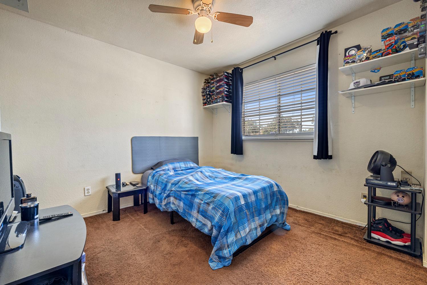 916 Fall River Dr, Modesto, CA 95351