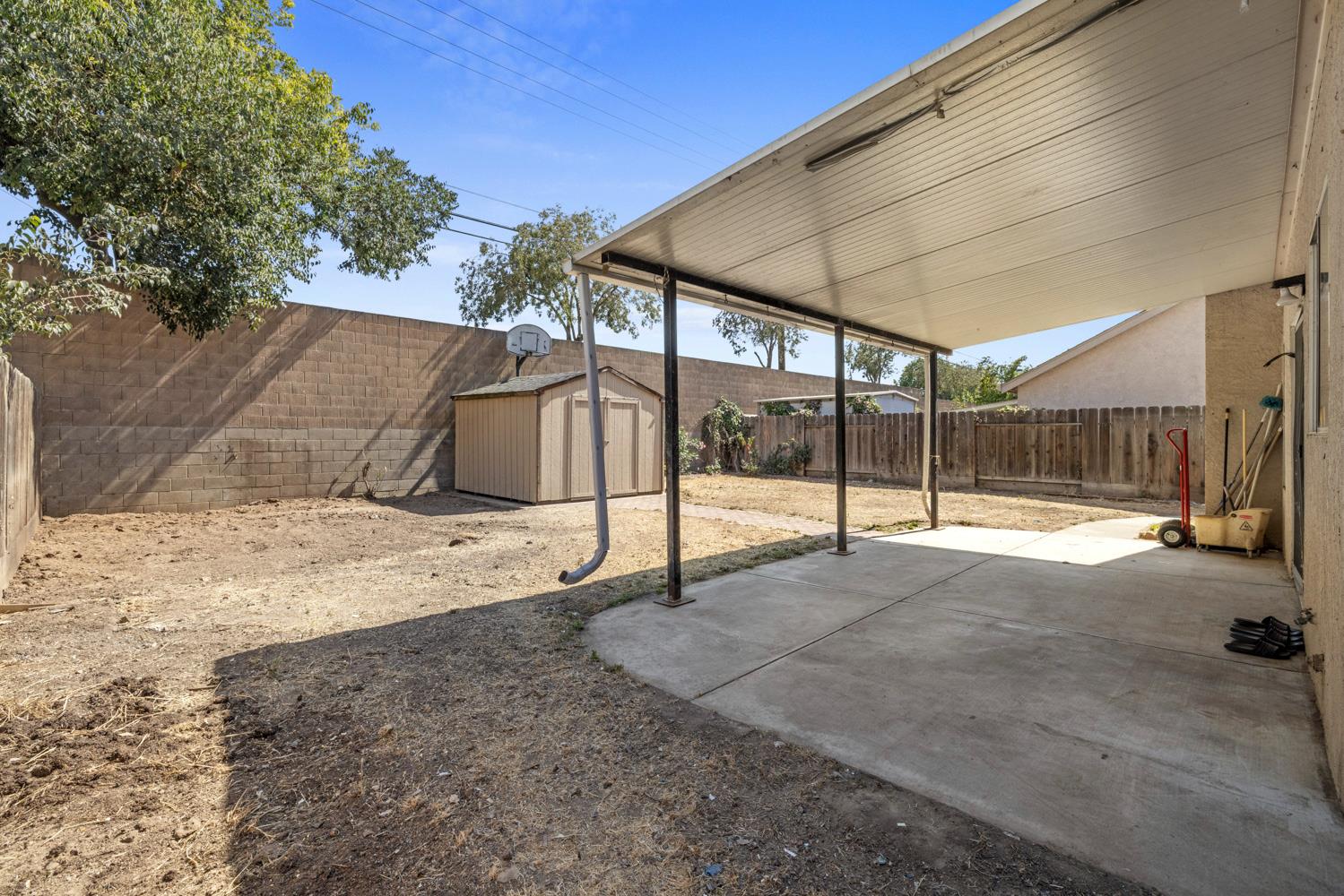 916 Fall River Dr, Modesto, CA 95351