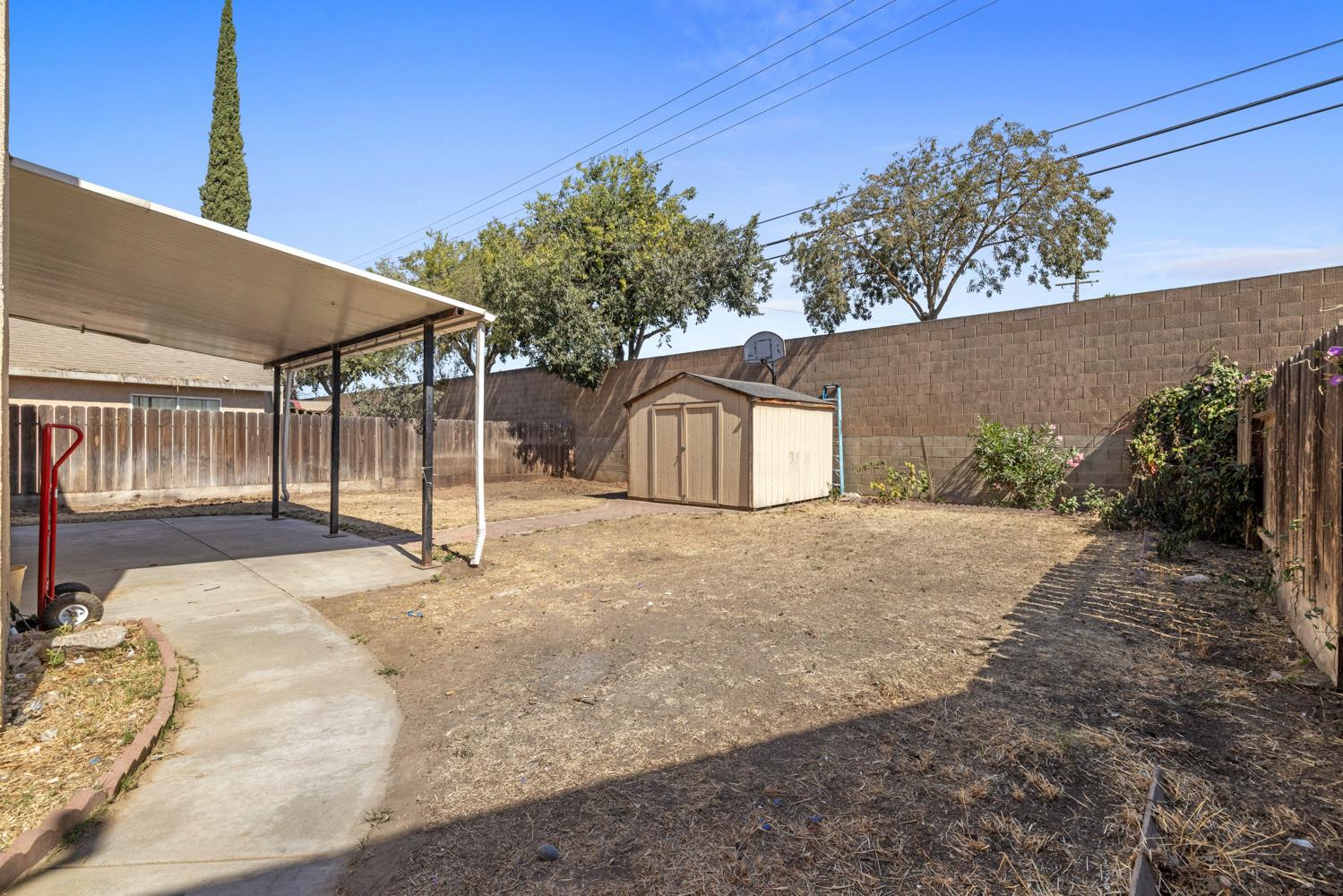 916 Fall River Dr, Modesto, CA 95351