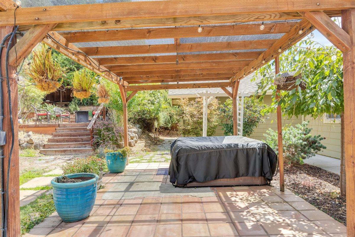 2441 Quail Hill Rd, Copperopolis, CA 95228