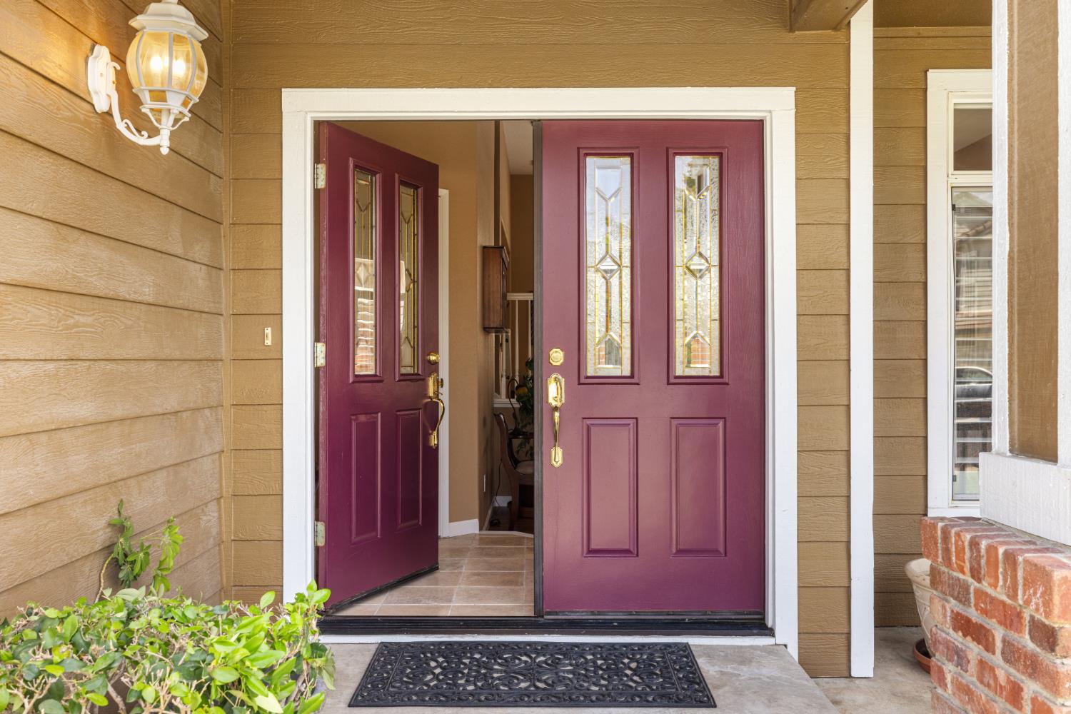 1956 Box Car Dr, Manteca, CA 95337