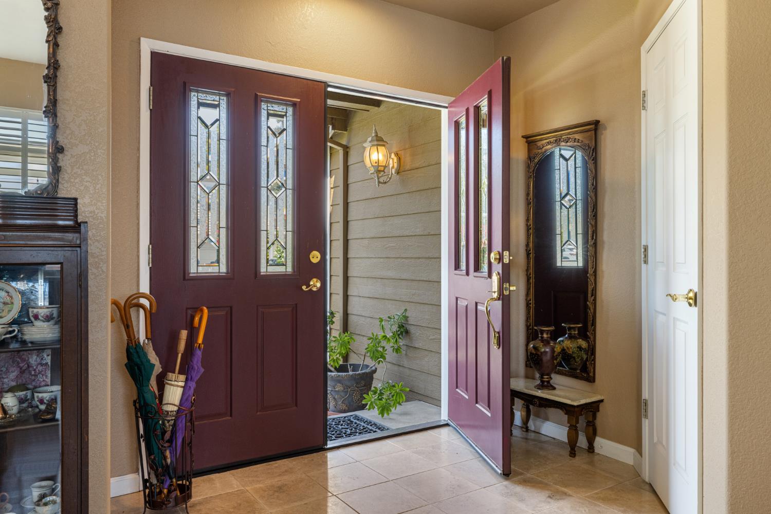 1956 Box Car Dr, Manteca, CA 95337
