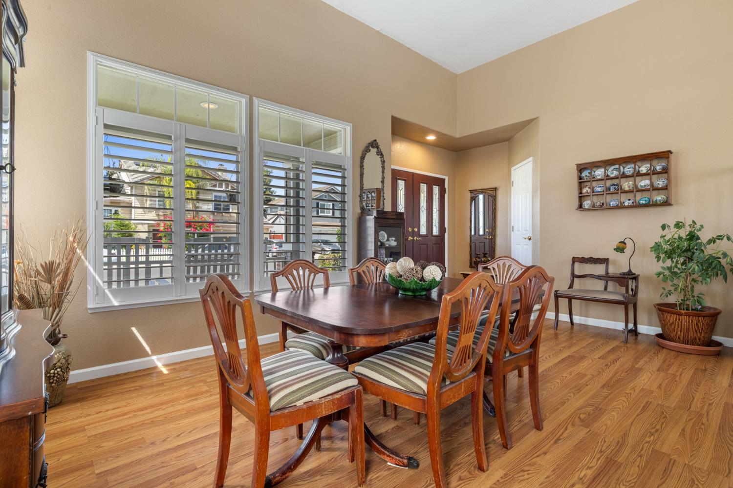1956 Box Car Dr, Manteca, CA 95337