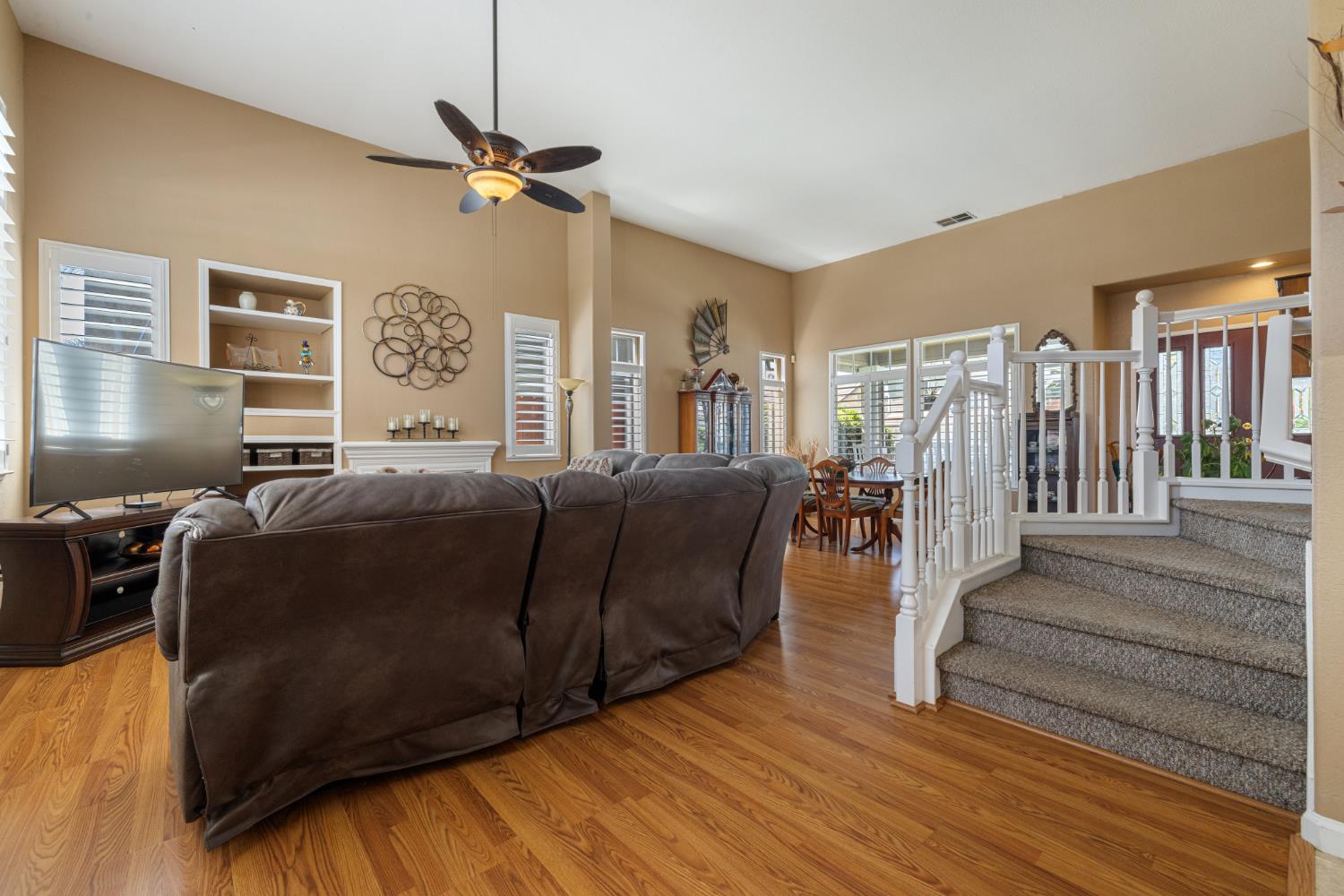 1956 Box Car Dr, Manteca, CA 95337