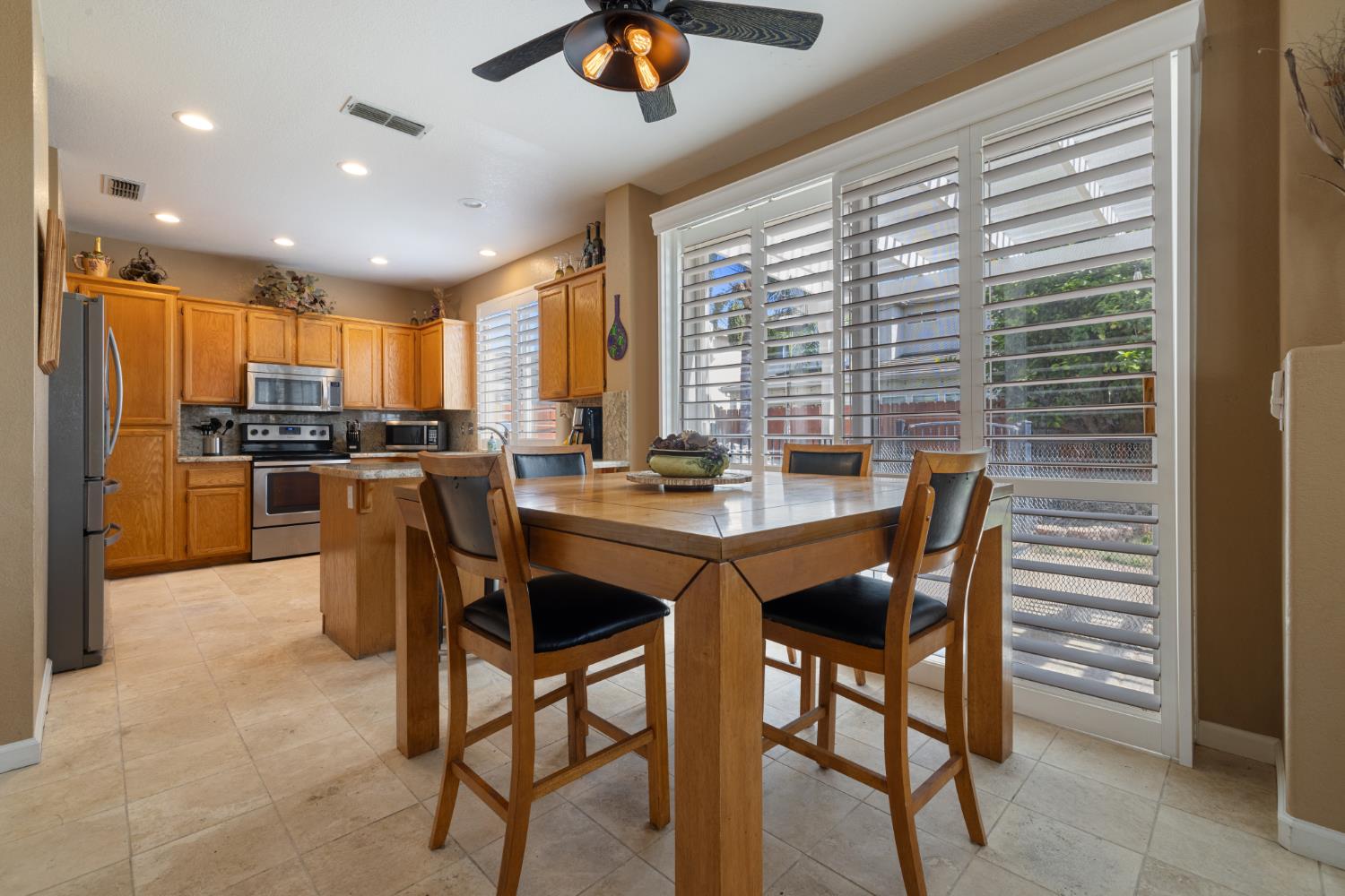 1956 Box Car Dr, Manteca, CA 95337